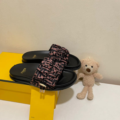 BLACK SANDALS